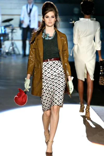 Look 25